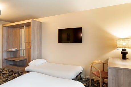 Superior Room with One Double Bed and Sofa Bed