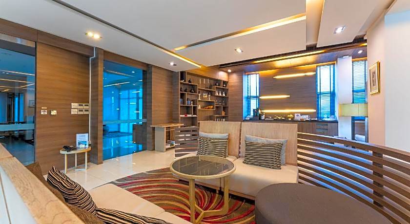 Classic Kameo Hotel & Services Apartment