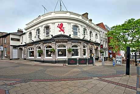 OYO The Red Lion Hotel