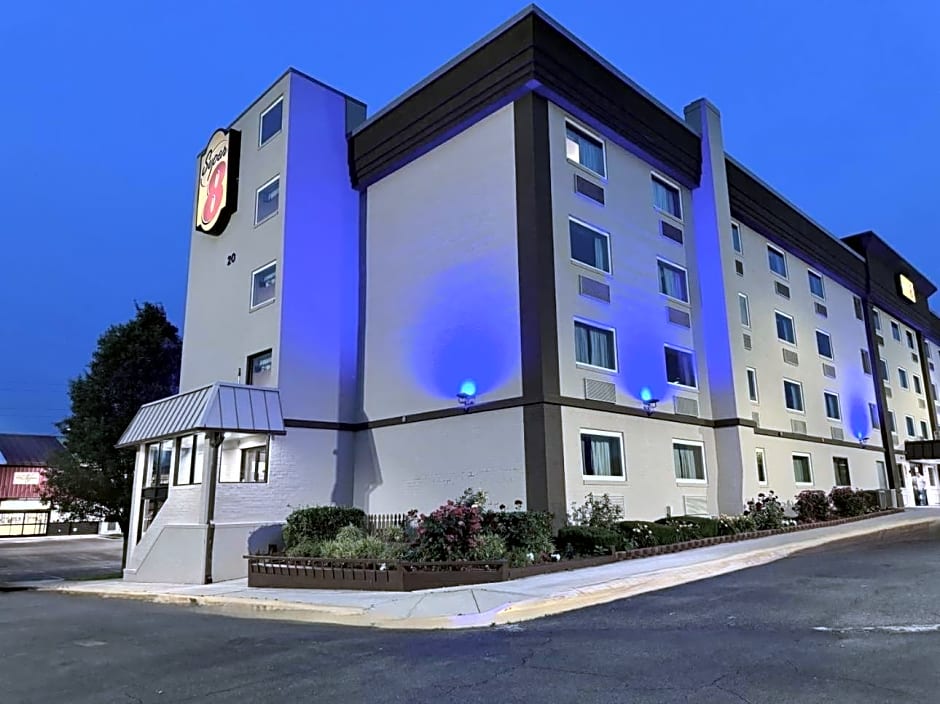 Super 8 by Wyndham Frederick