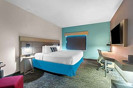 1 King Bed, Non-Smoking, Microwave And Refrigerator, Full Breakfast