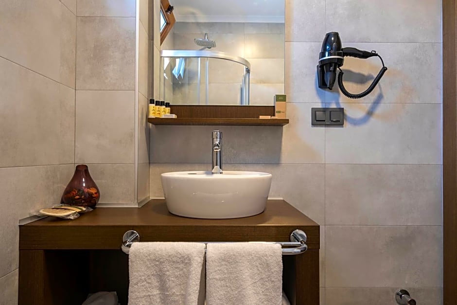 WEST HOUSE EXCLUSIVE HOTEL