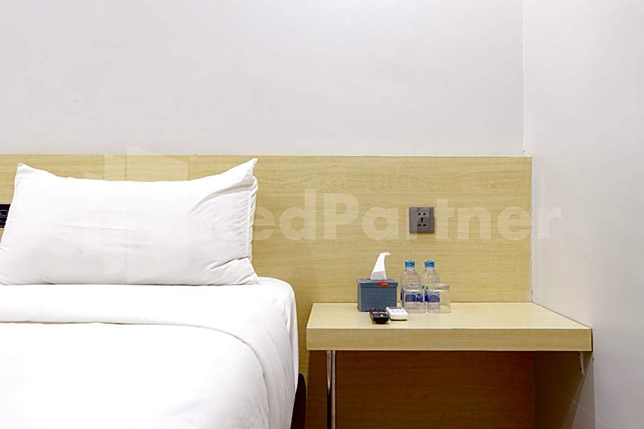 Travel Biz Hotel Medan Mitra RedDoorz
