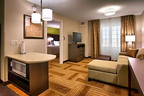 One-Bedroom Suite with Tub - Mobility Accessible