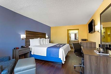 1 King Bed Non-Smoking