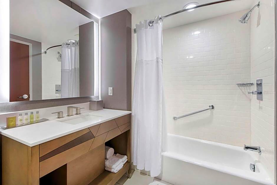 DoubleTree By Hilton Raleigh Cary