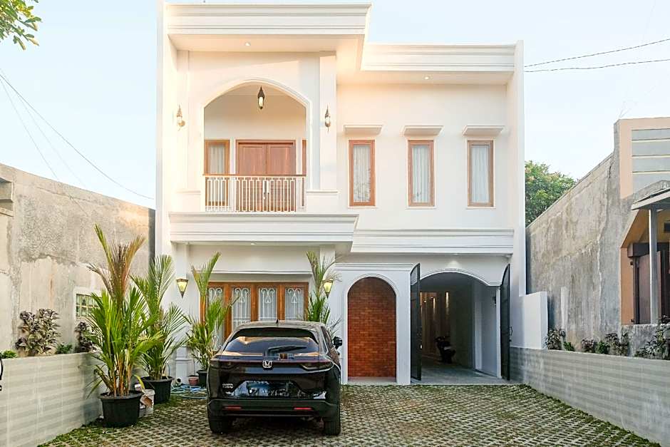 Urbanview Syariah Loji Arum Stasiun Klaten by RedDoorz