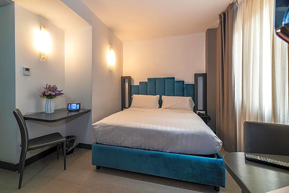 Golden Hotel