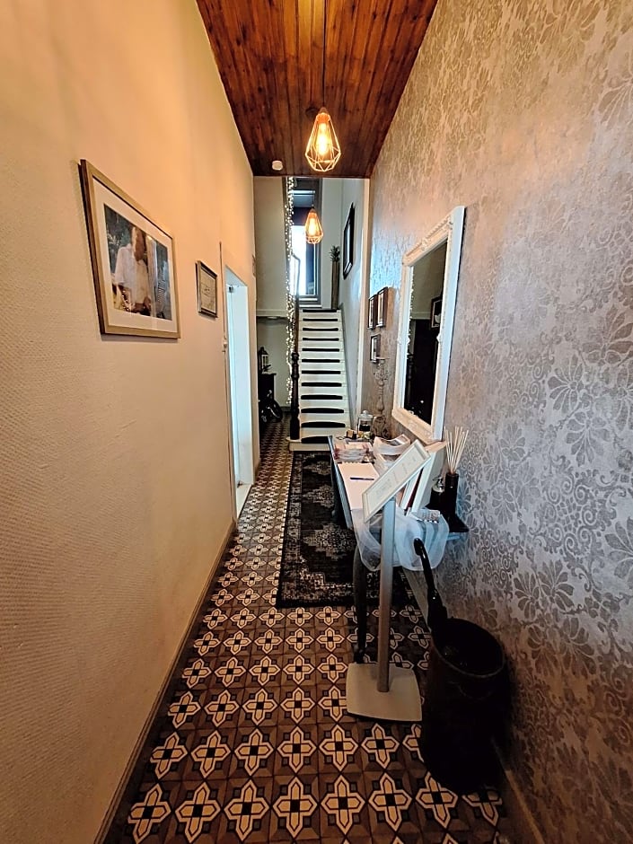 "Chez Ba'Nus"