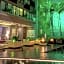 The Fives Downtown Hotel & Residences, Curio Collection by Hilton