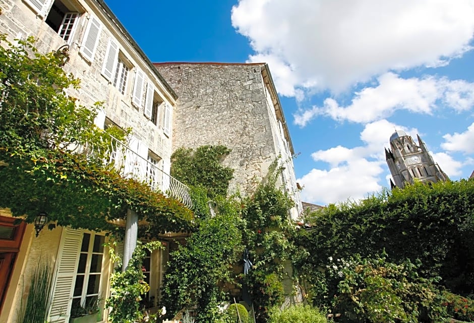 La Porte Rouge - The Red Door Inn