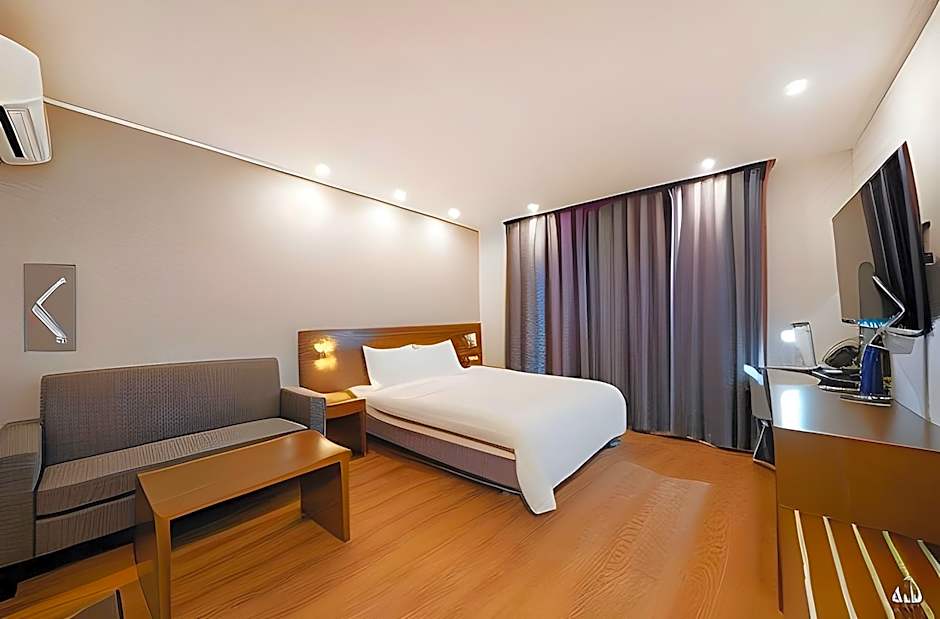 The 7 Business Hotel
