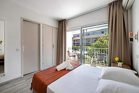 Double Room with Balcony and Partiel Seaview