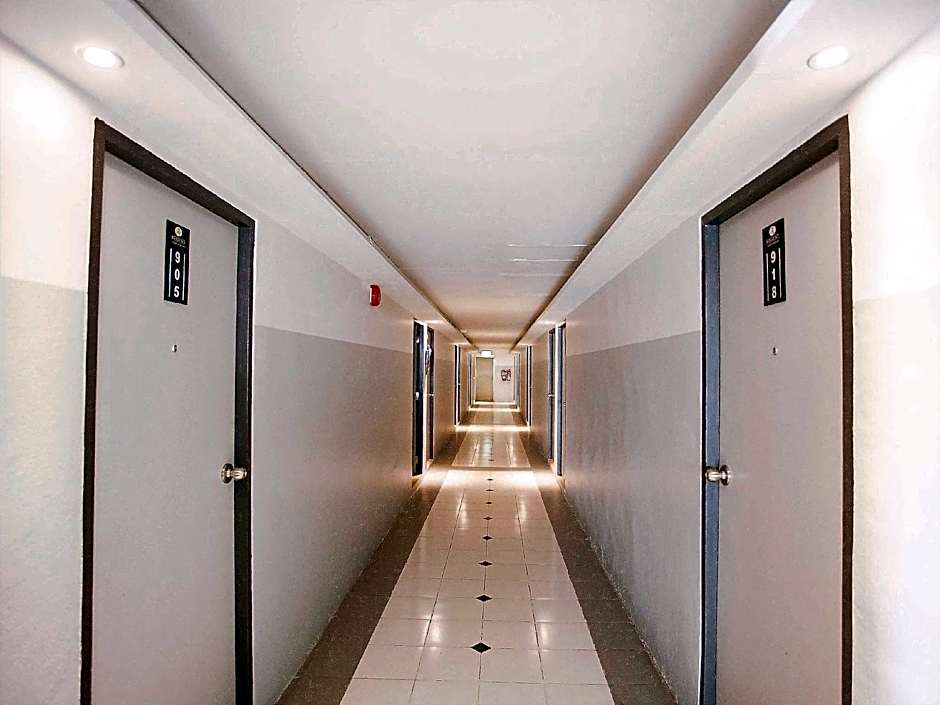 Regent Ngamwongwan Hotel