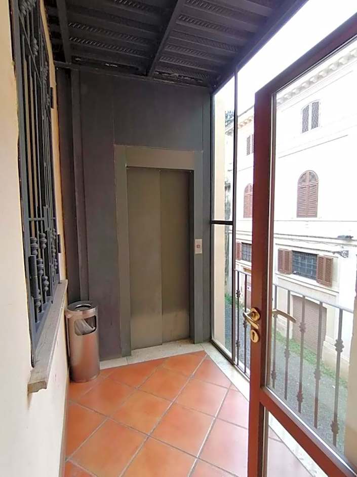 Domus Julia Trevi - Spagna