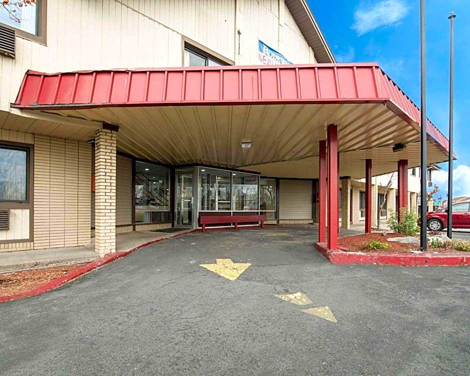 Rodeway Inn Syracuse Carrier Circle