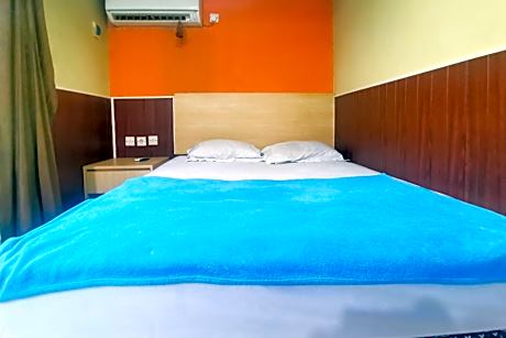 Hotel Container Inn Puncak Mitra RedDoorz