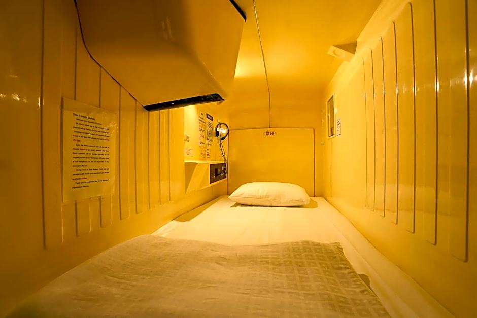 Capsule Land Yushima (Male Only)