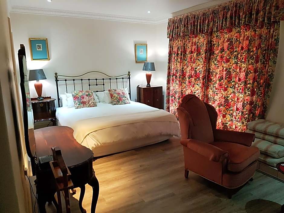 Sherwood's Country House