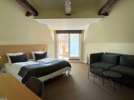 Junior Suite with King Bed and Sofa Bed - Non-Smoking