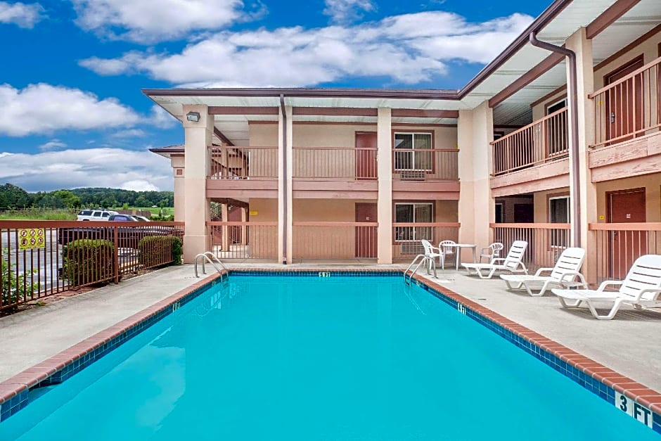 Super 8 by Wyndham Decatur Priceville