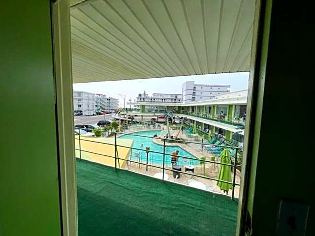 Photo 1 of 5 of Sea View