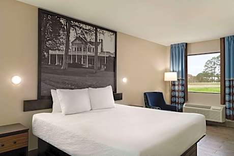 King Room - Non-Smoking