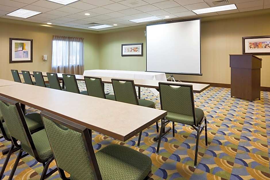 Holiday Inn Express & Suites Verona By IHG