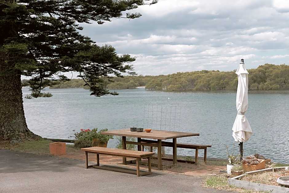 Black Swan Waterfront Motel