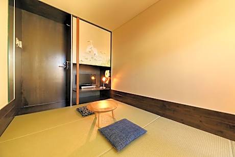 Japanese-Style Double Room with Shared Bathroom