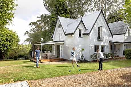 Exclusive Luxury Designer Cottage Estate for 10 - Peaceful Retreat Just 8 Minutes from Maleny