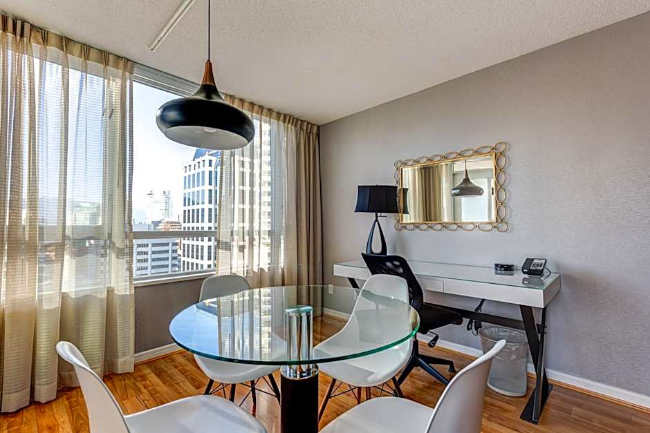 Carmana Hotel & Suites