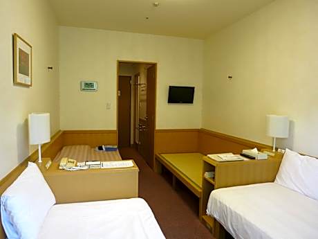 Standard Room with Shower - Smoking