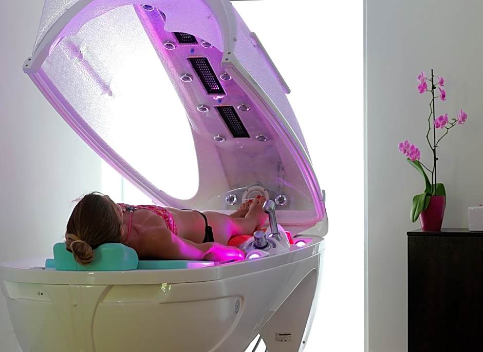 Macaris Suites & Spa