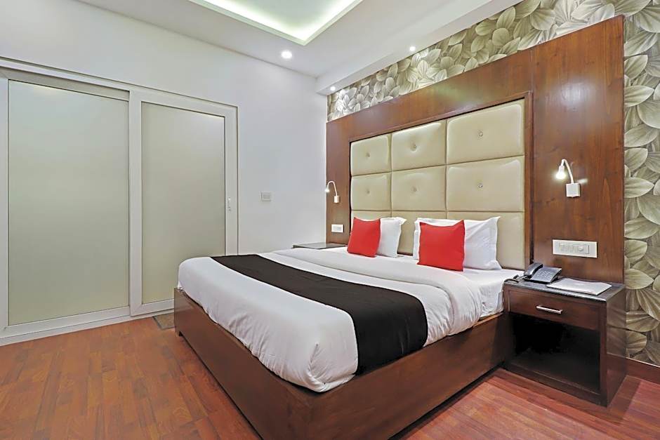 Capital O 2242 Hotel Yuvraj Deluxe