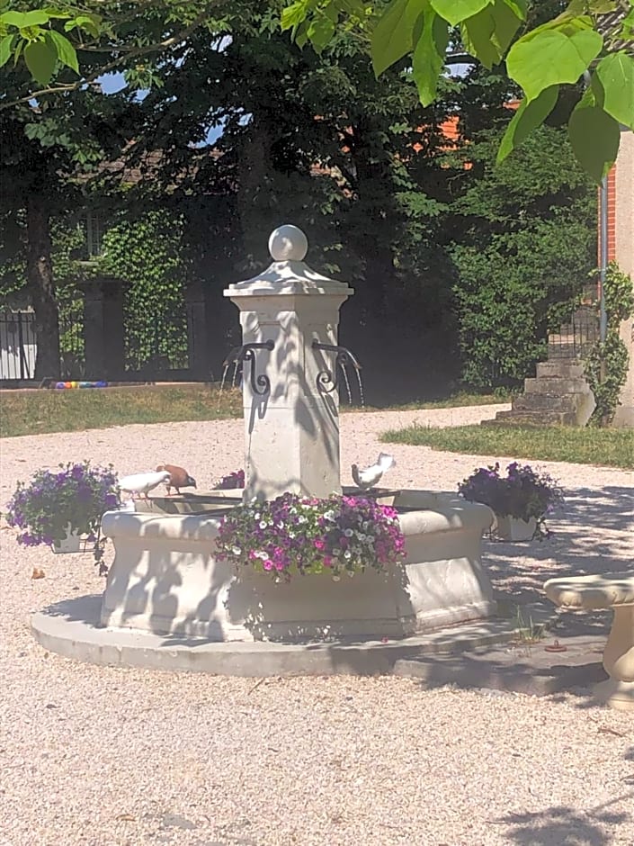 Le manoir de la Source au bord de l'EuroVélo 6