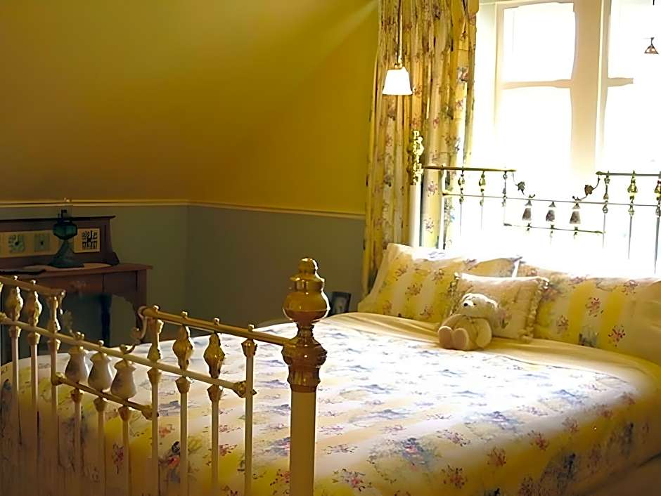 Water Bay Villa Bed & Breakfast