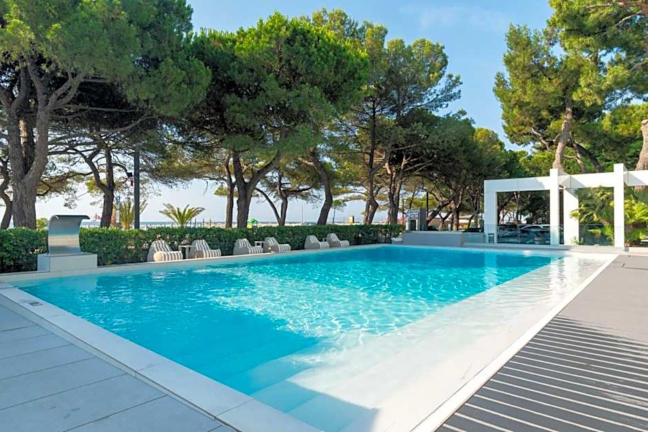 International Beach Hotel