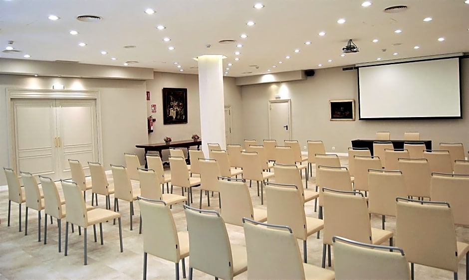 Lamaro Hotel