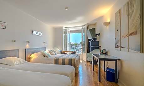 Family Room - Port Side