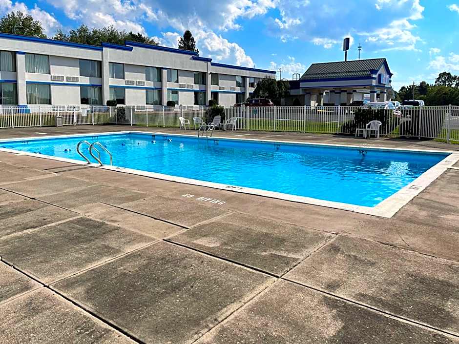 Studio 6 Suites Clarion, PA