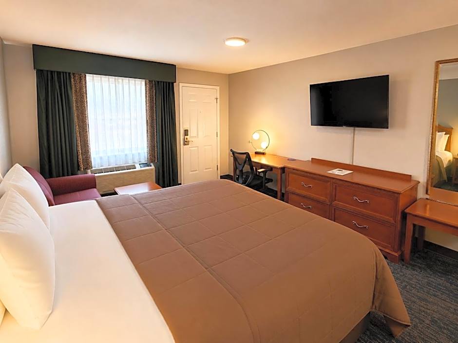 Ozark Inn & Suites