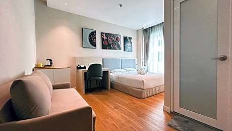 Deluxe Queen Room