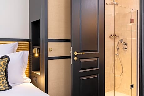 Classic Room Courtyard View