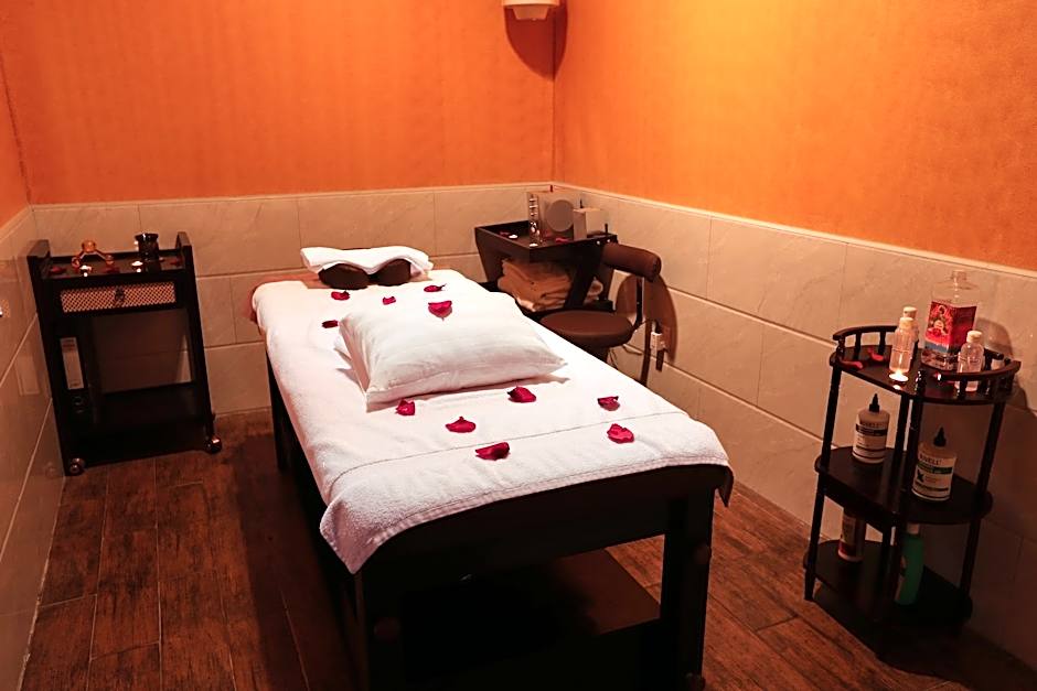 Royal Grand Suite Hotel