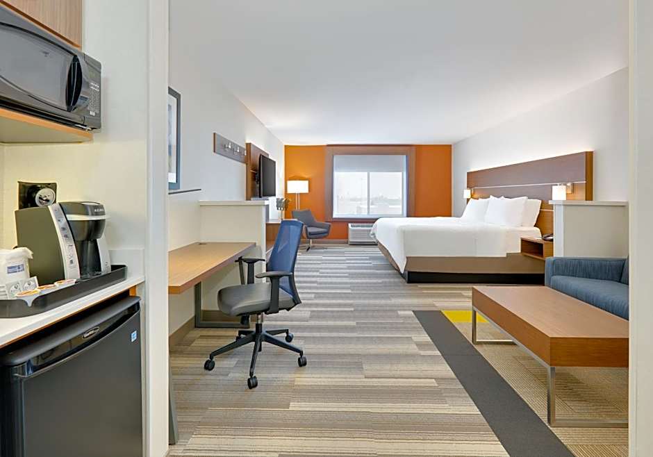 Holiday Inn Express & Suites Mitchell By IHG