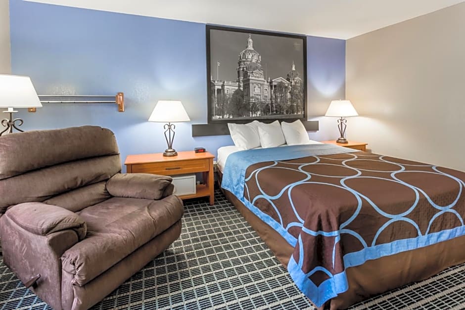 Super 8 by Wyndham Iowa City/Coralville