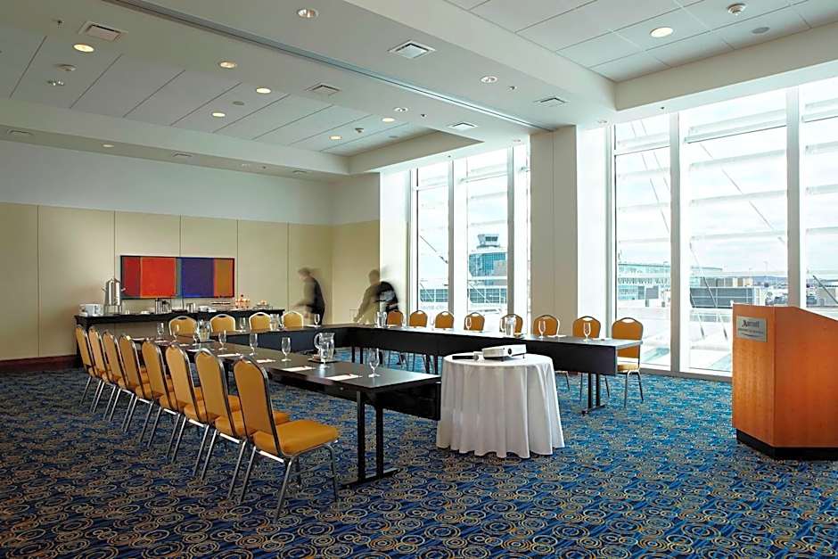 Montreal Airport Marriott In-Terminal Hotel
