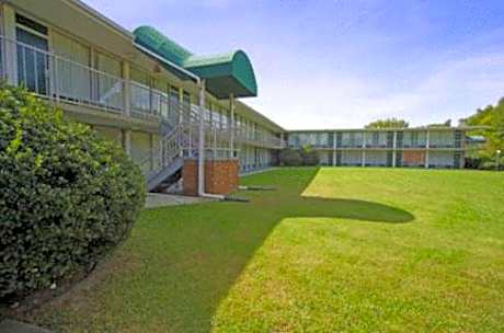 Express Airport Inn