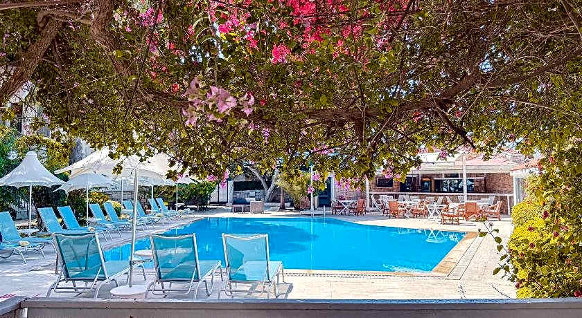 Moonshine Hotel & Suites
